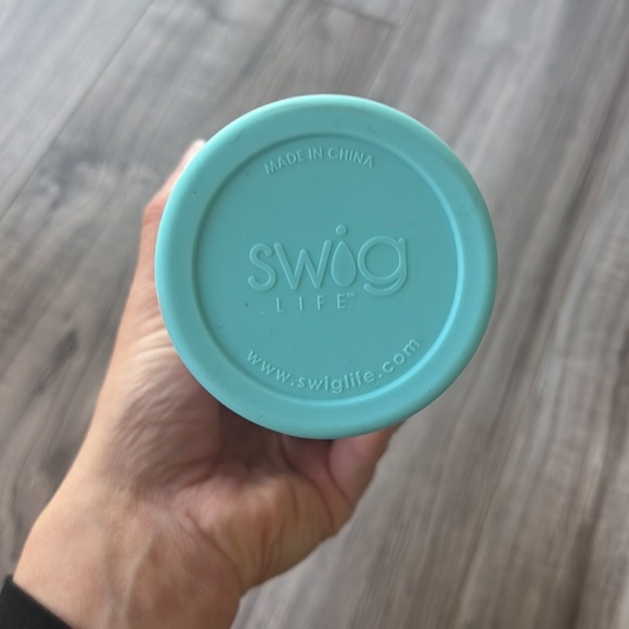 Swig Life Wild Child Pastel pink purple blue cheetah animal print 32 Oz tumbler - Picture 6 of 6